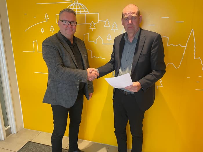 Jóhannes S. Rúnarsson, framkvæmdastjóri Strætó ásamt Pálmari Sigurðssyni, skrifstofustjóra Hagvagna.